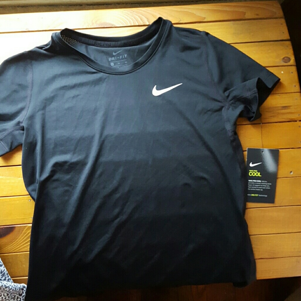 Girls XL Nike dry fit shirt